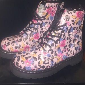 NIB Anarchy by T.U.K Women's Leopard Floral Sz9